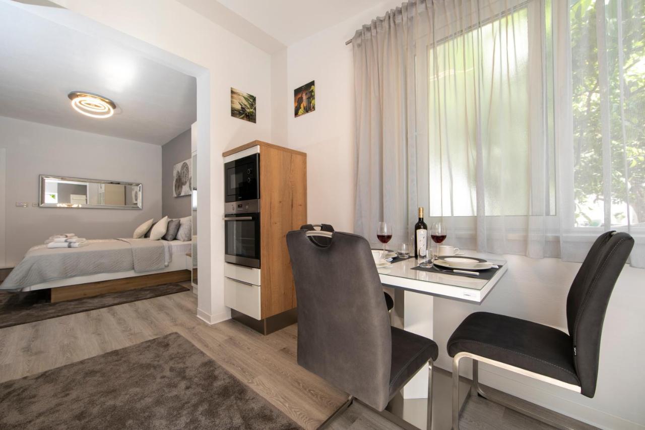 Apartments Ozrenka Tucepi Exterior photo