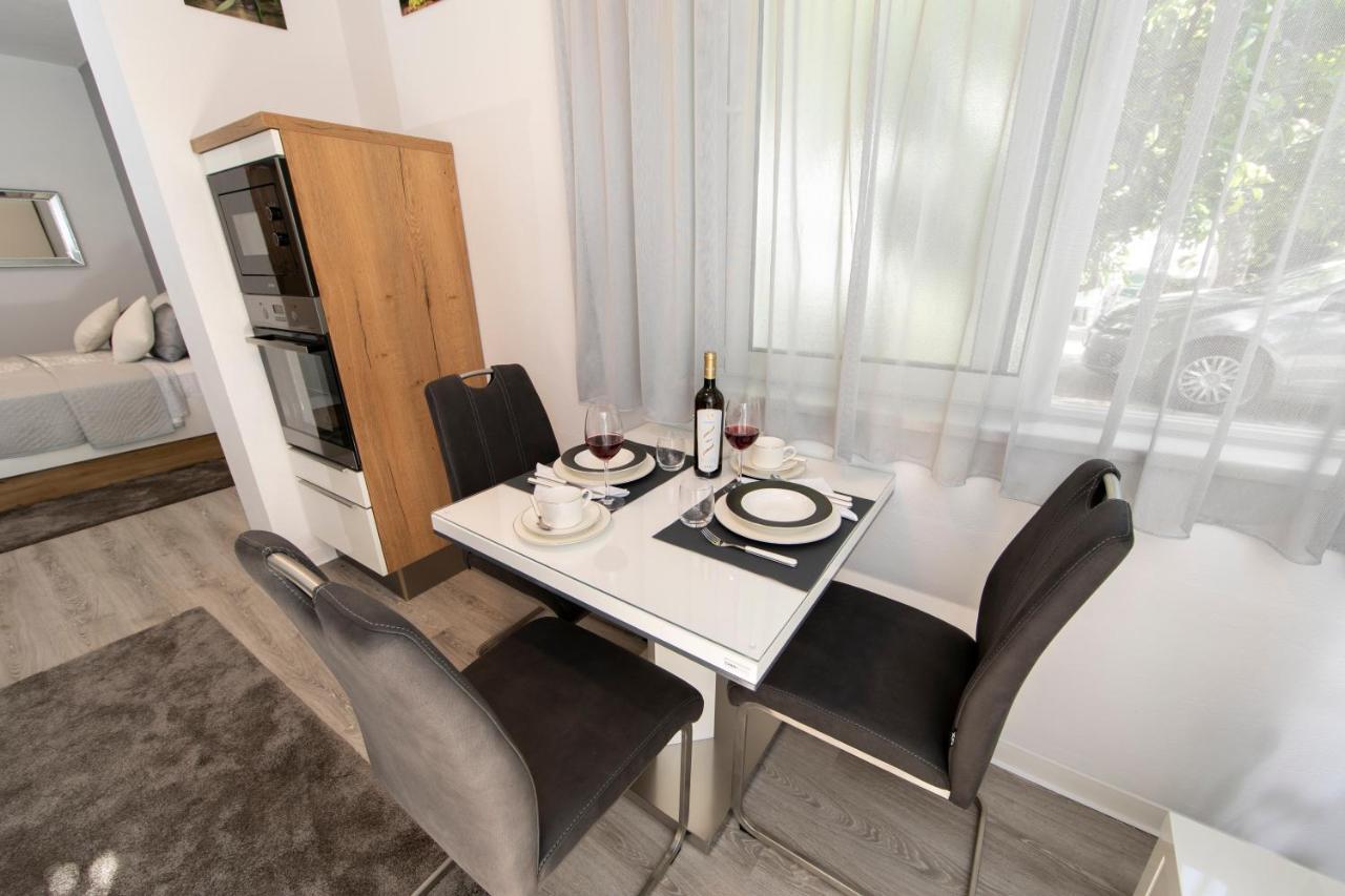 Apartments Ozrenka Tucepi Exterior photo