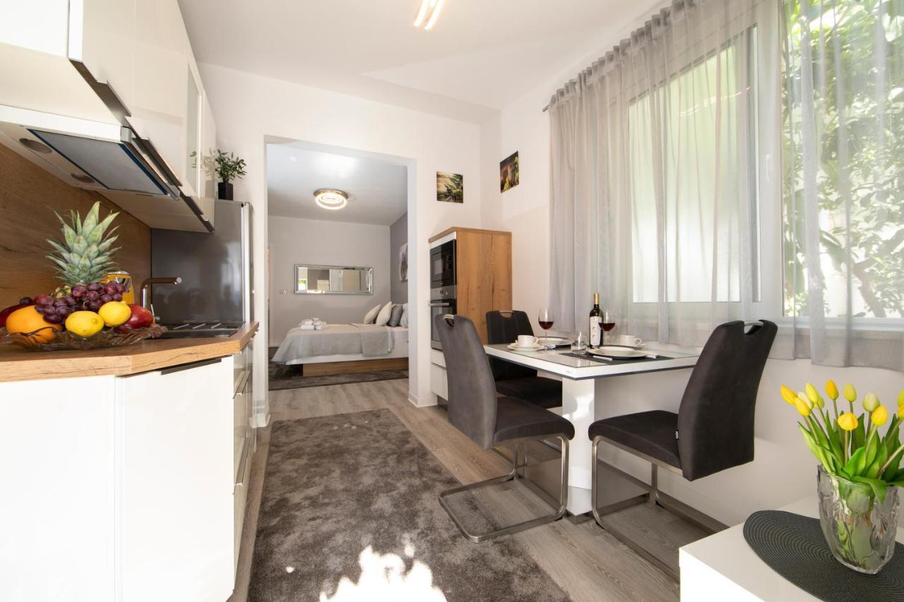 Apartments Ozrenka Tucepi Exterior photo